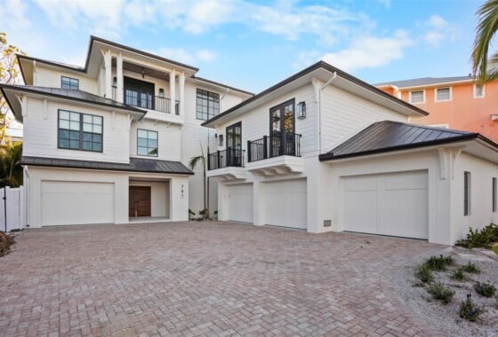 A4631218 741 Jacaranda Road