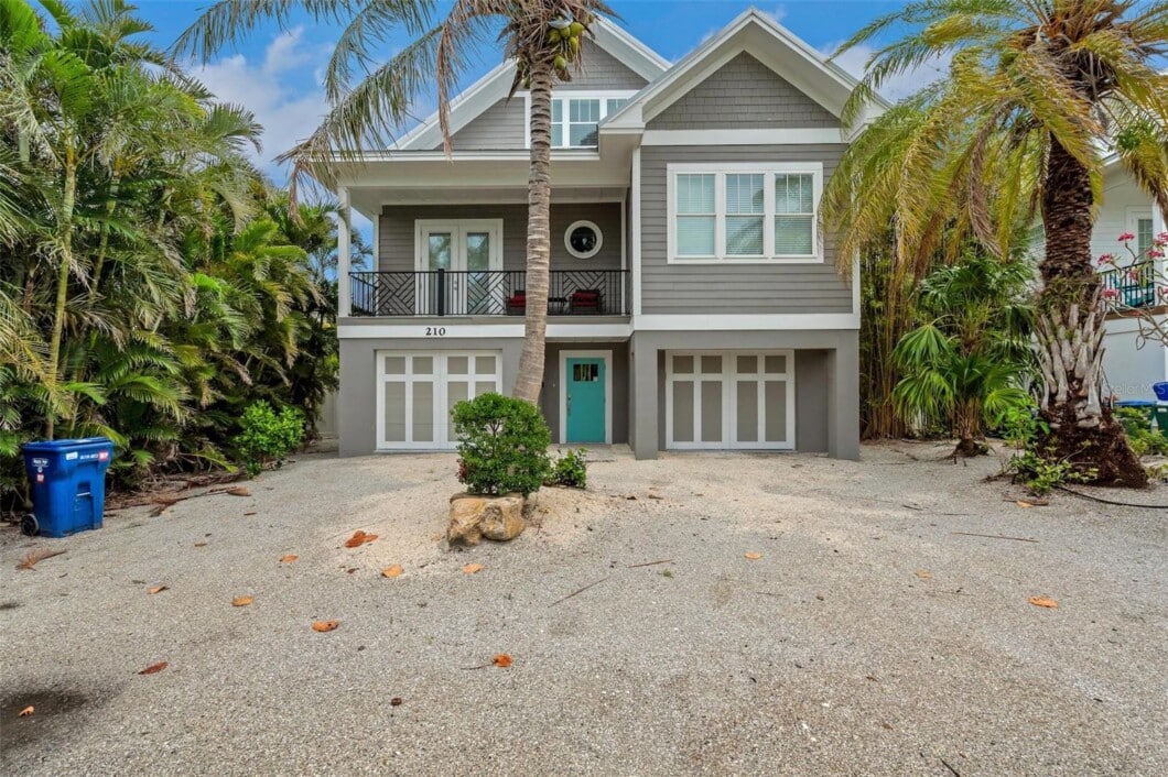 A4656124 210 N Harbor Drive