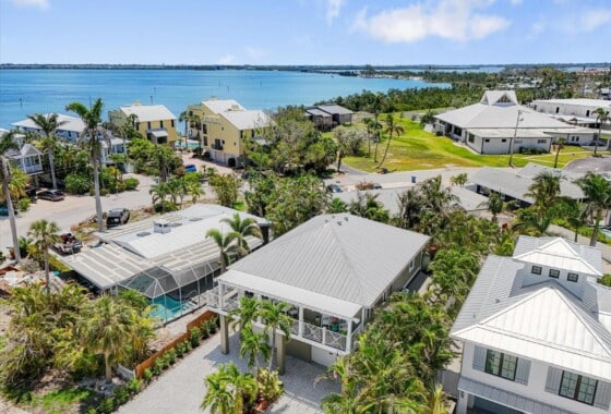 A4651851 229 S Harbor Drive