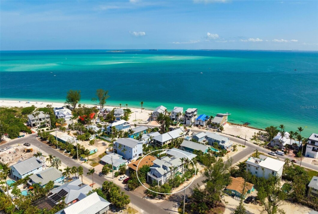 A4651534 802 N Bay Boulevard