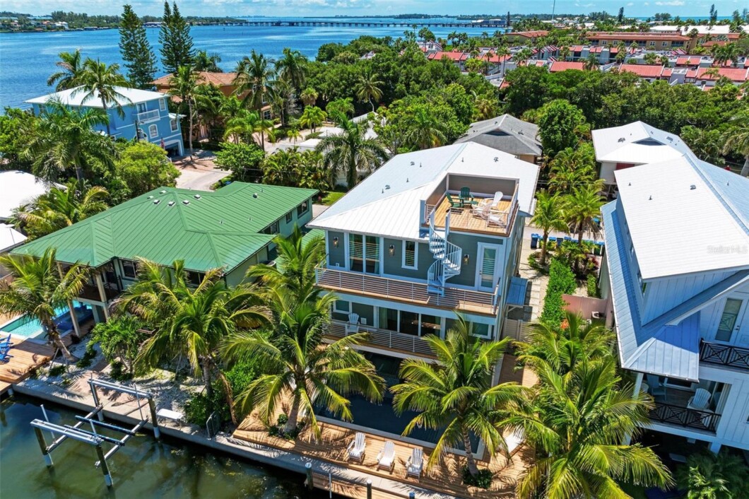 A4673163 403 20th Place N