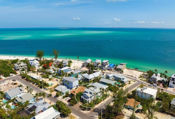 A4651534 802 N Bay Boulevard