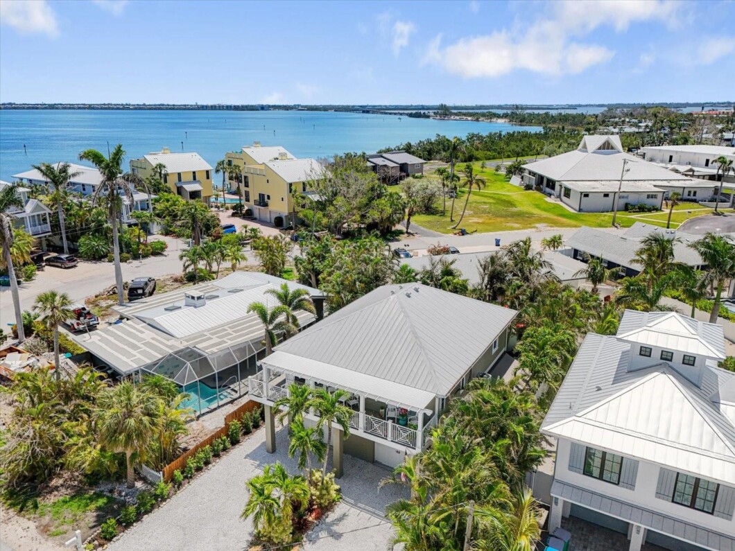 A4651851 229 S Harbor Drive