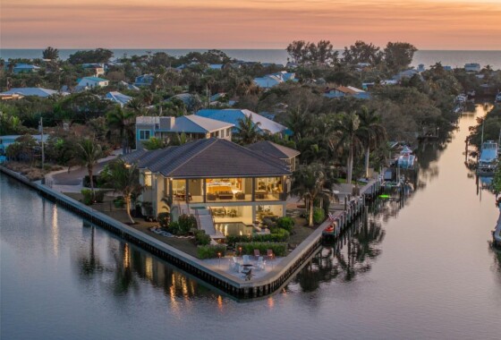 A4668575 242 Oak Avenue