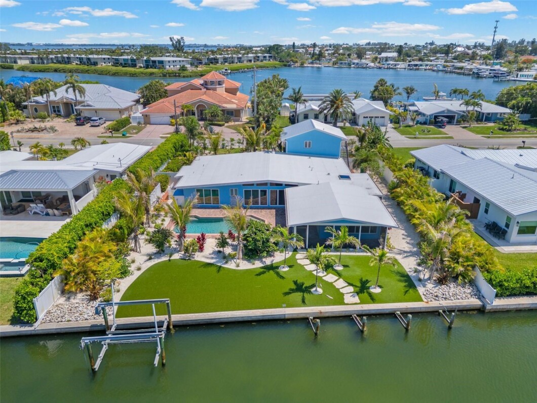 A4692749 528 Key Royale Drive