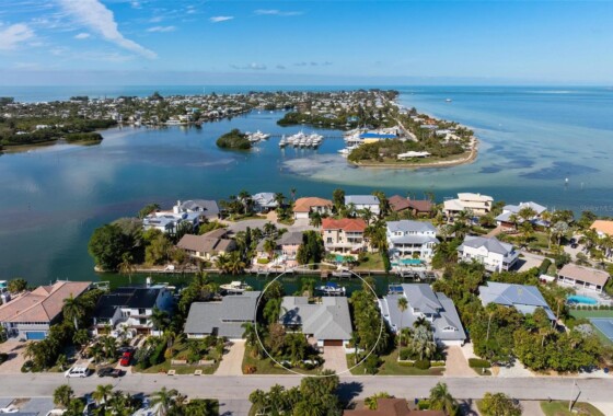 A4682874 607 North Point Drive